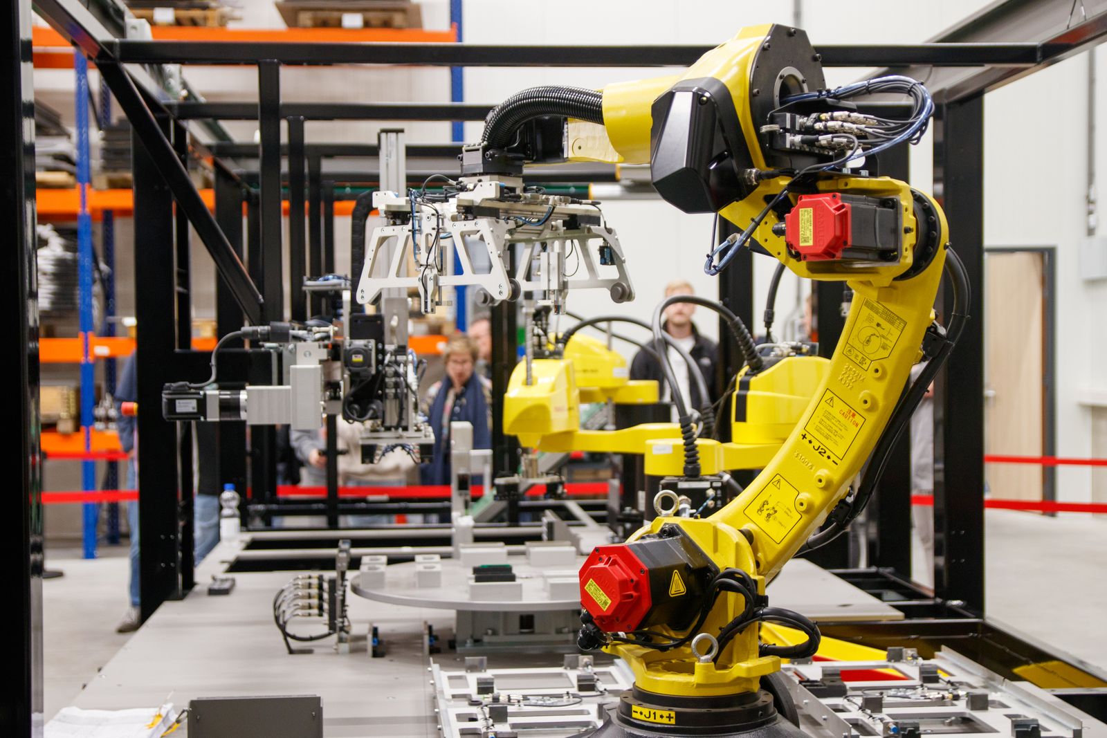 Bras robotique en usine